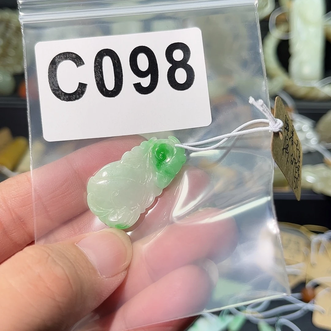 卯***合翡翠未镶嵌颈饰吊坠