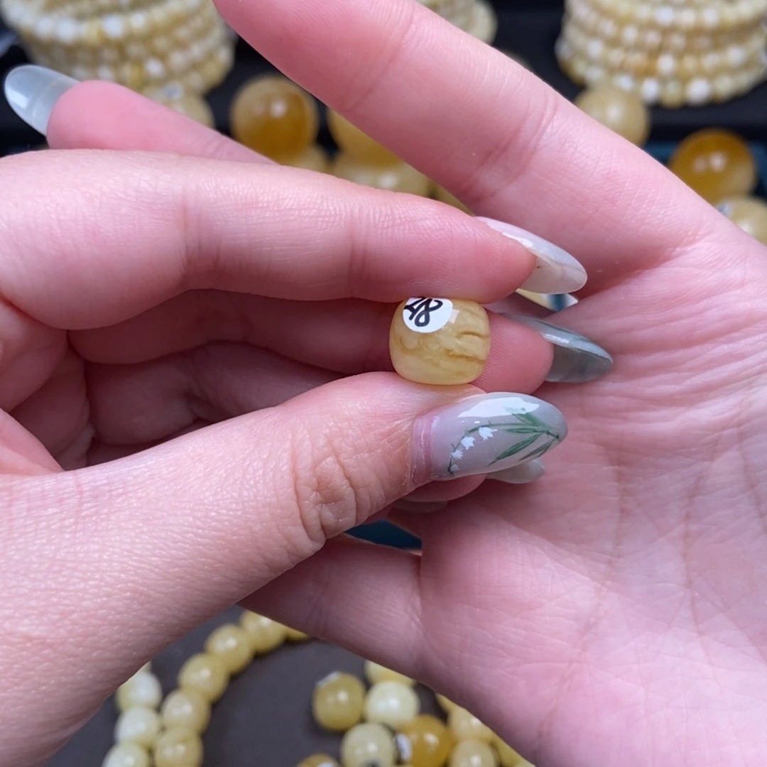 蜜蜡未镶嵌珠宝奇石