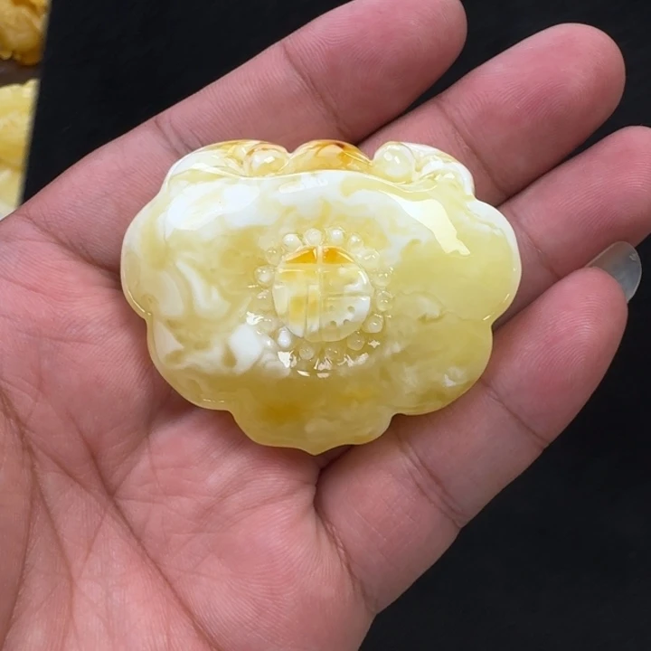 蜜蜡未镶嵌珠宝奇石