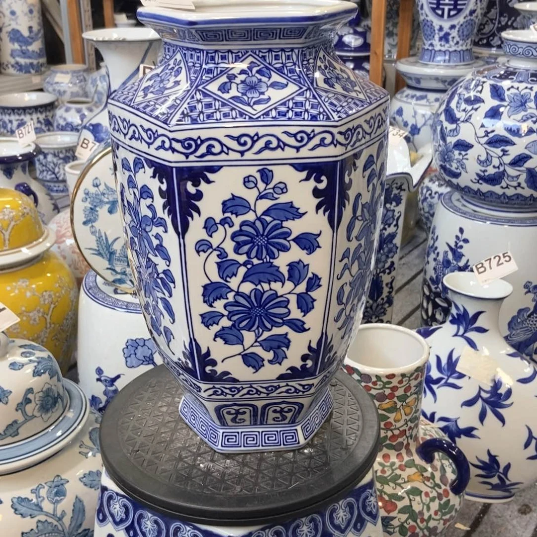 摆件花瓶手绘釉下彩