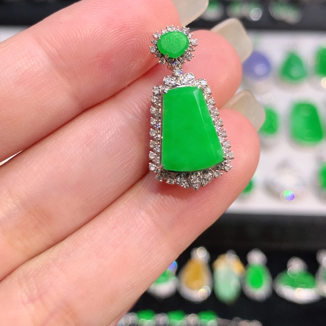 翡翠18K金镶嵌颈饰