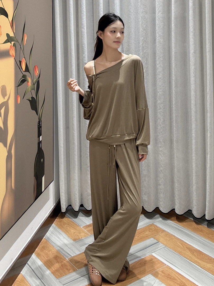 DIANA VEVINA贝壳斜肩T恤