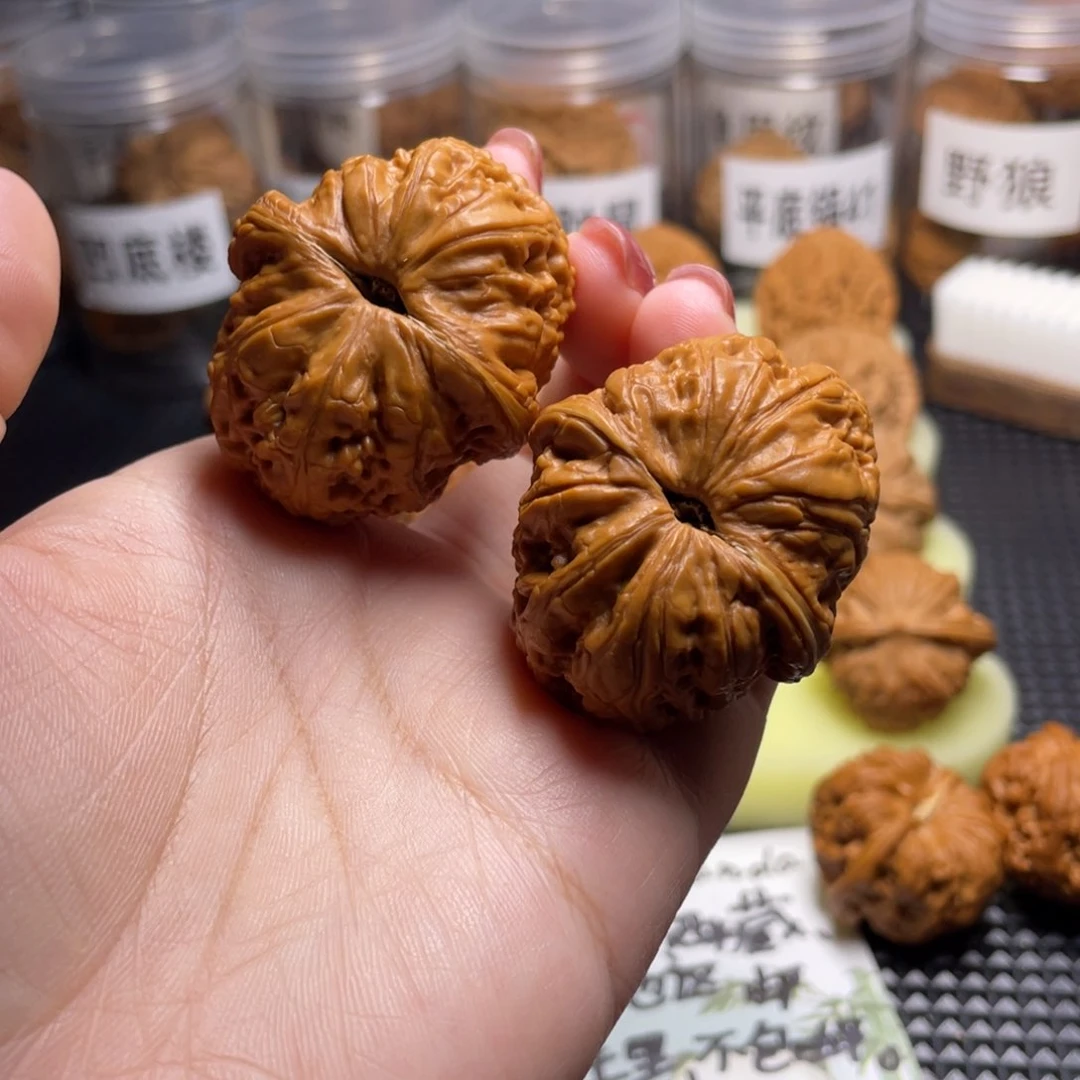 文玩核桃吊坠元宝