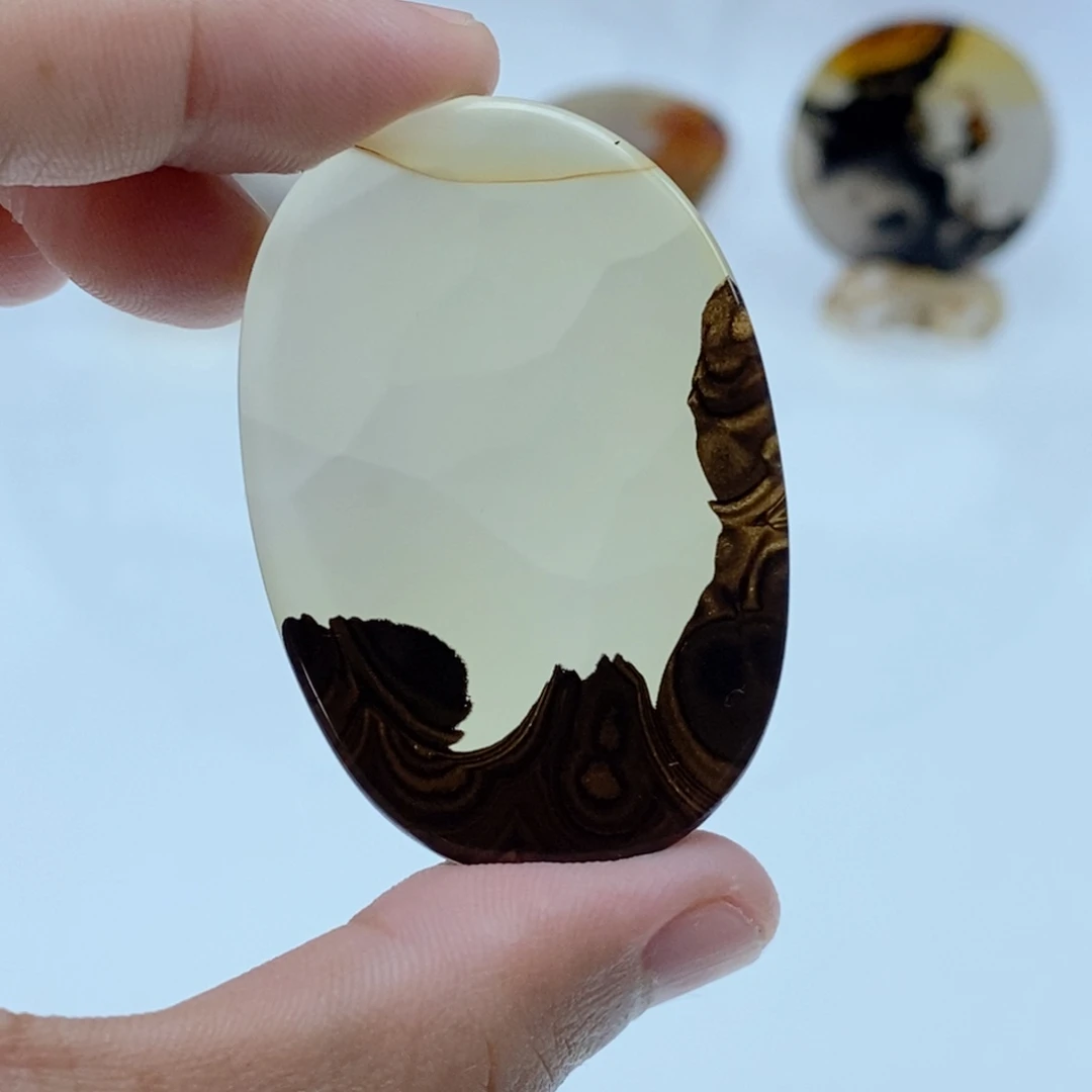 用***6玛瑙/玉髓未镶嵌珠宝半成品