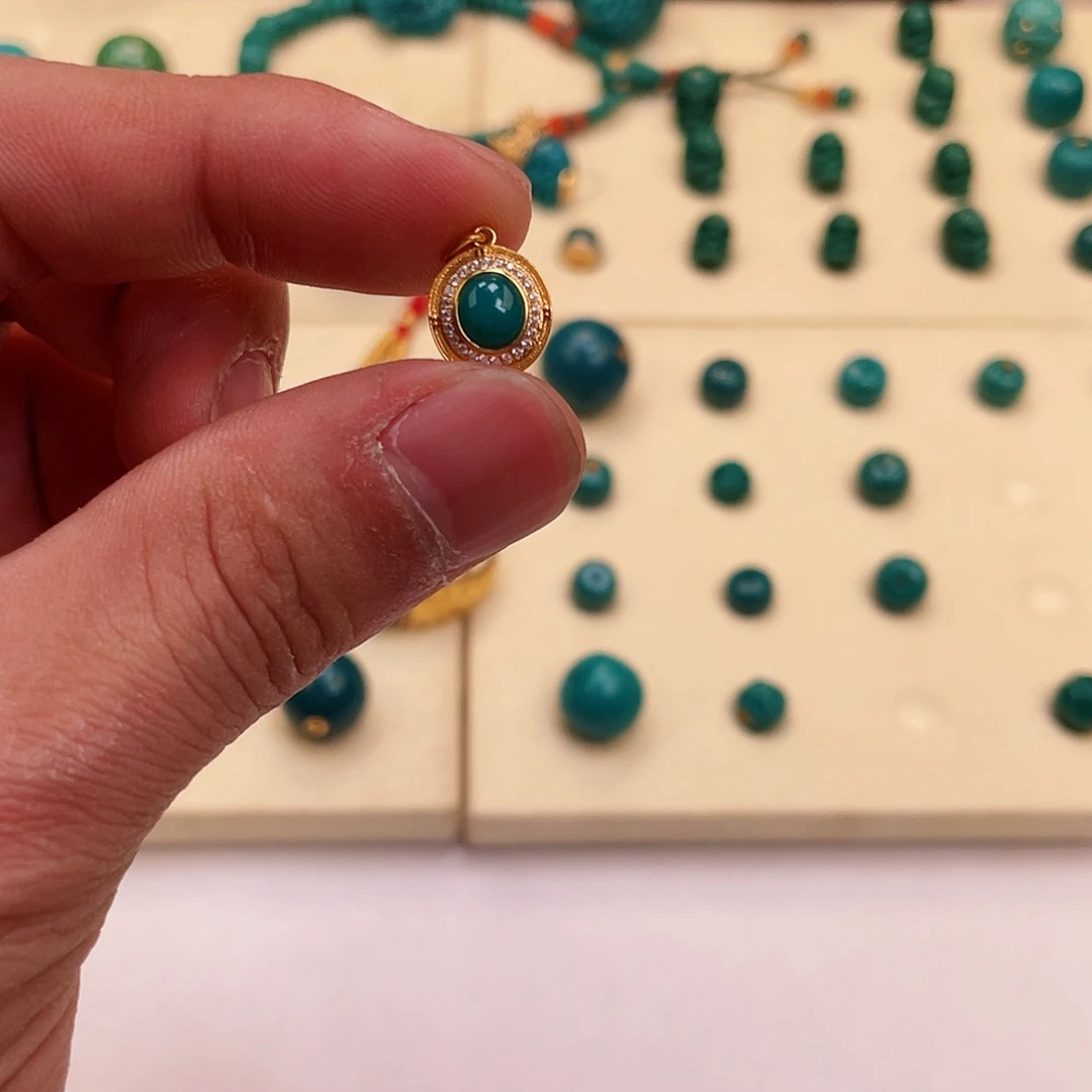 绿松石颈饰未镶嵌