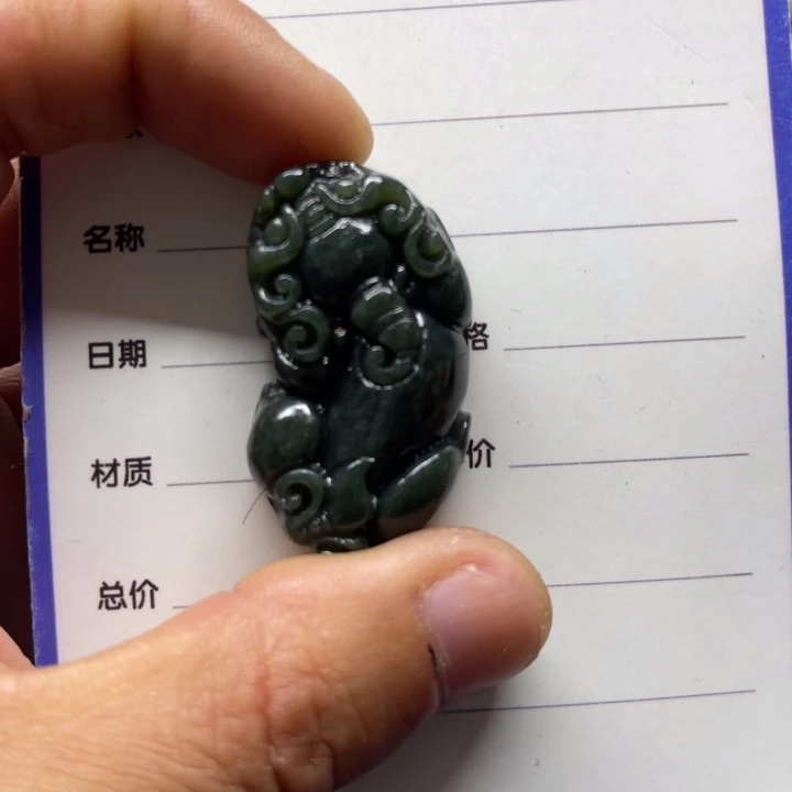 用***0和田玉未镶嵌颈饰