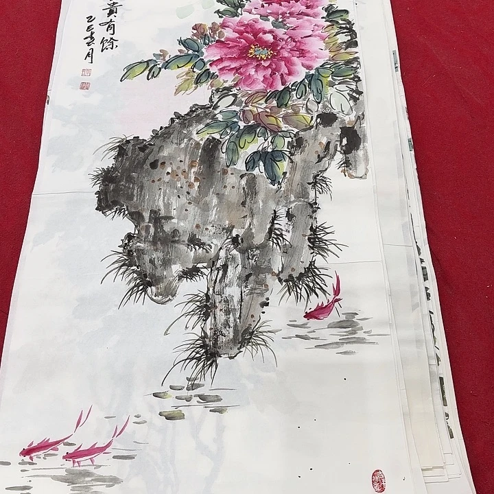 国画花鸟等图案为一体而成