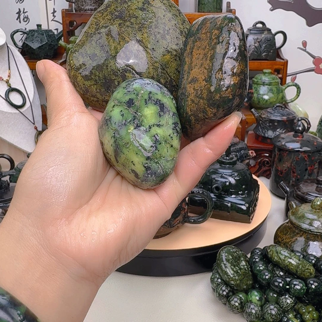 鸡***宝蛇纹石玉未镶嵌摆件