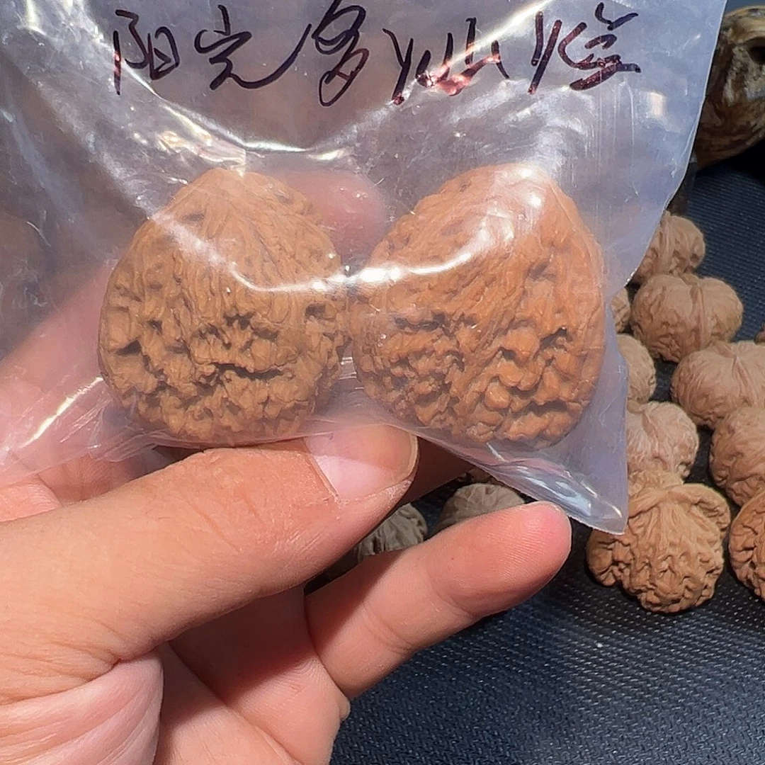 阳***～把件文玩核桃福袋南疆石