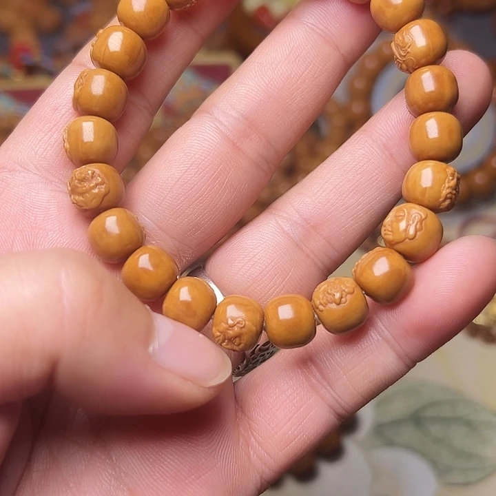 猴头核桃手串冬****?猴头雕刻精工老型浮雕十八罗汉手串