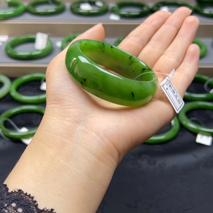 和田玉（碧玉）手镯未镶嵌苹果绿