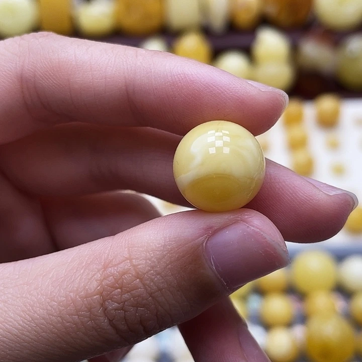 琥珀未镶嵌裸石13.9mm瑕