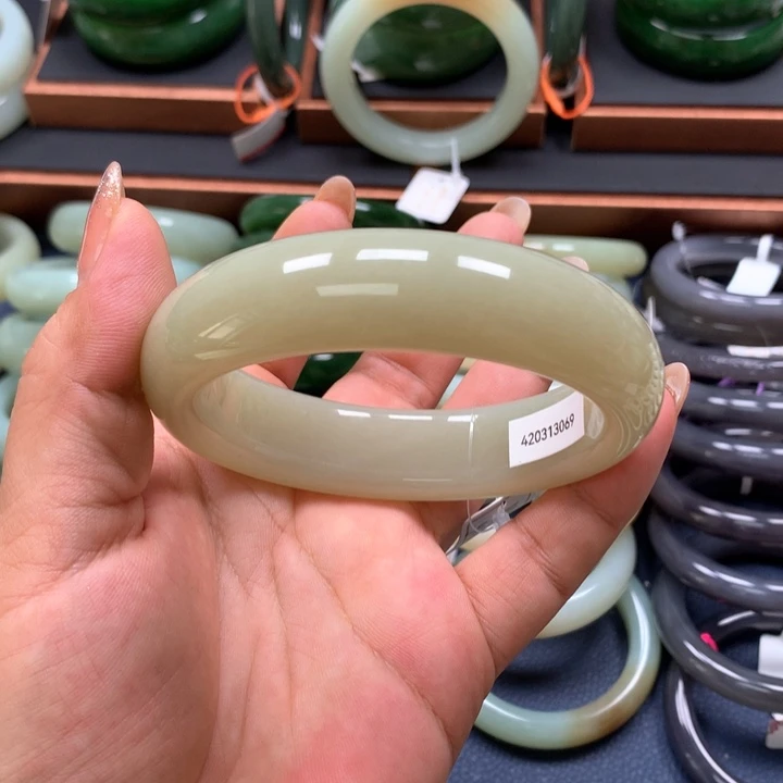 【闪购商品】未镶嵌手镯和田玉