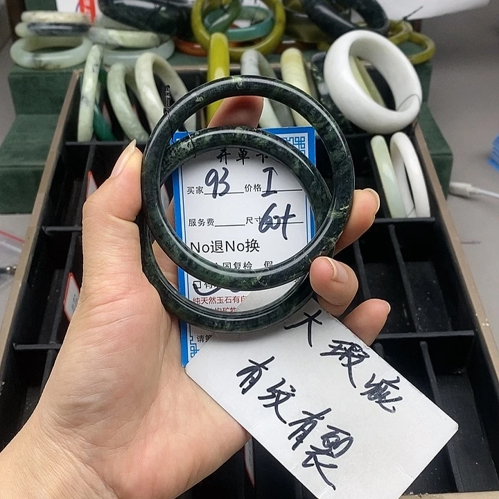 蛇纹石玉未镶嵌手镯