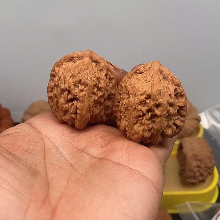 把件文玩核桃野生红皮小众40*40*44