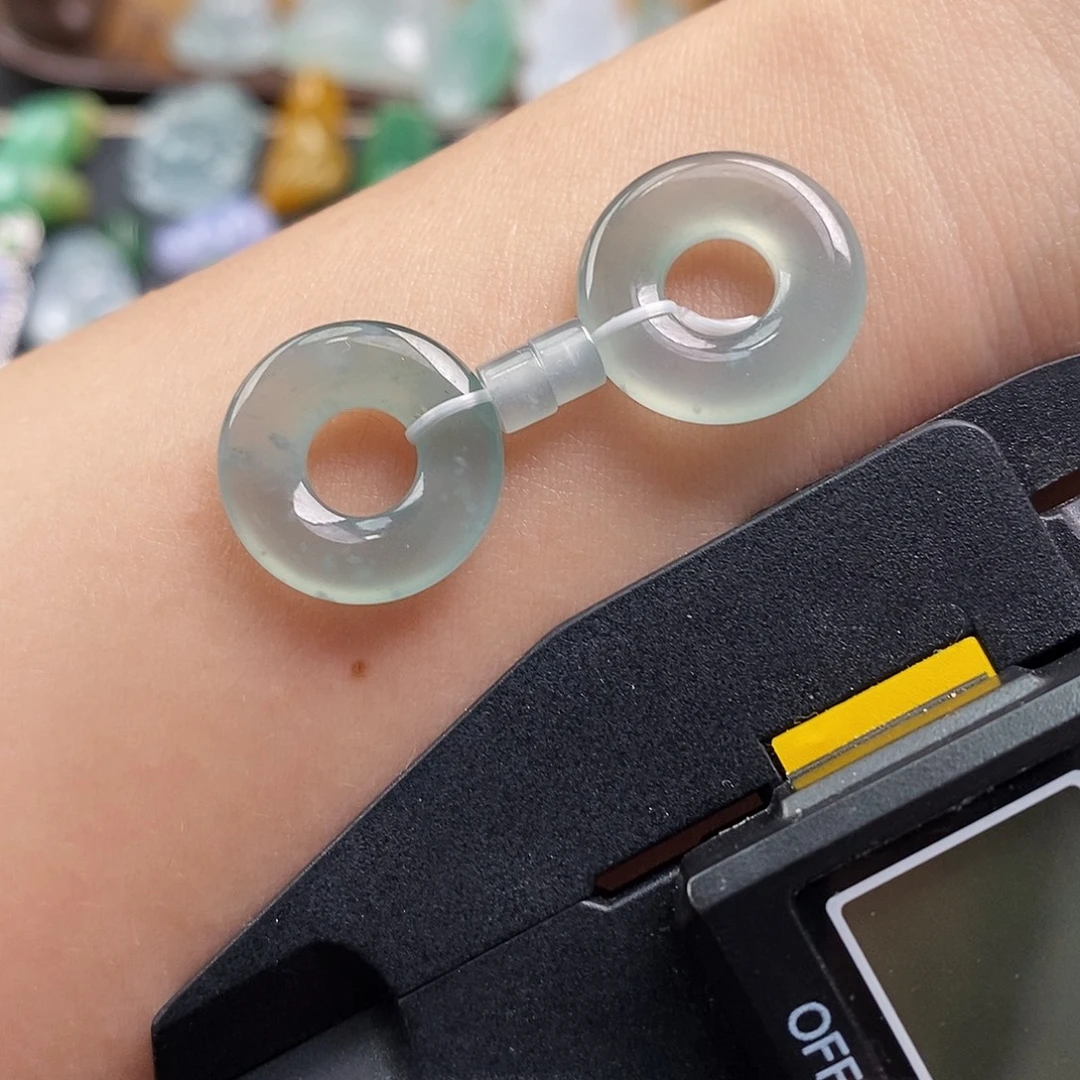 翡翠未镶嵌颈饰甜甜圈