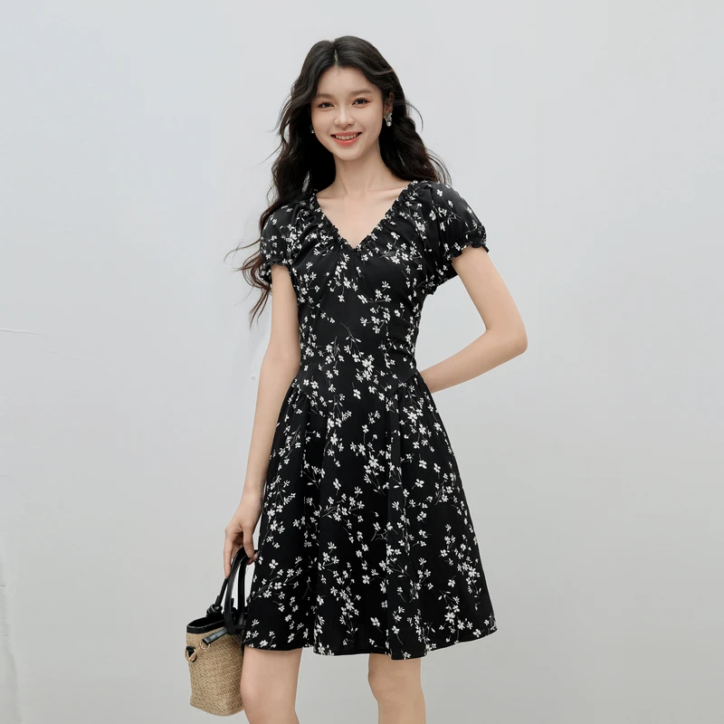 2025夏季新款连衣裙女款茶歇风碎花长裙显瘦法式夏季印花国潮新风