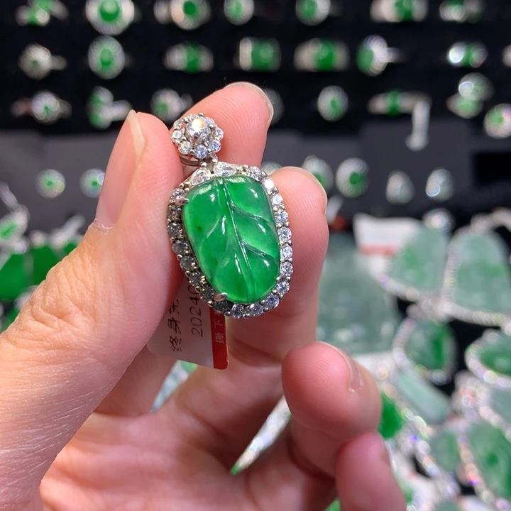 【闪购商品】翡翠颈饰银S925镶嵌天然翡翠