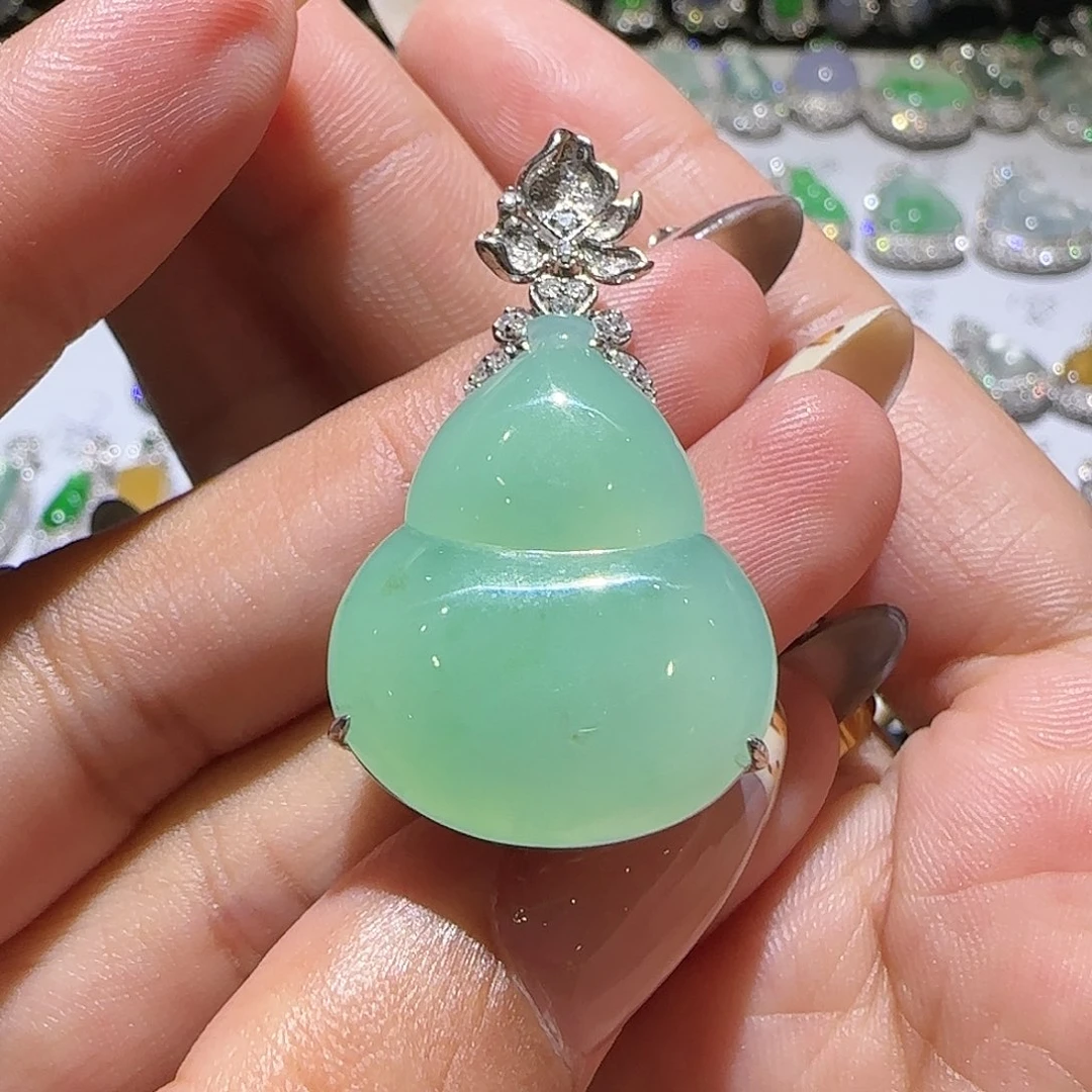 【闪购商品】颈饰18K金镶嵌翡翠天然