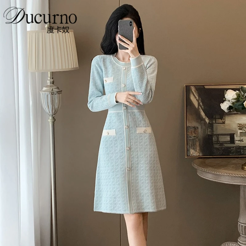 针织连衣裙女秋冬季2025年新款法式小香风轻奢高级感气质收腰裙子