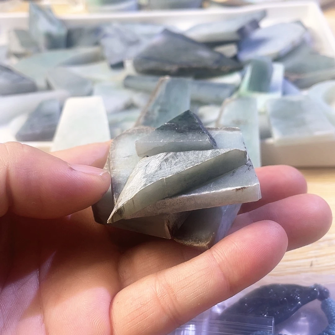 小***U翡翠散珠天然翡翠石