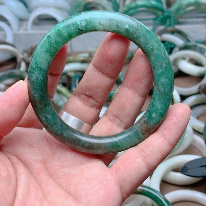 独山玉未镶嵌手镯58