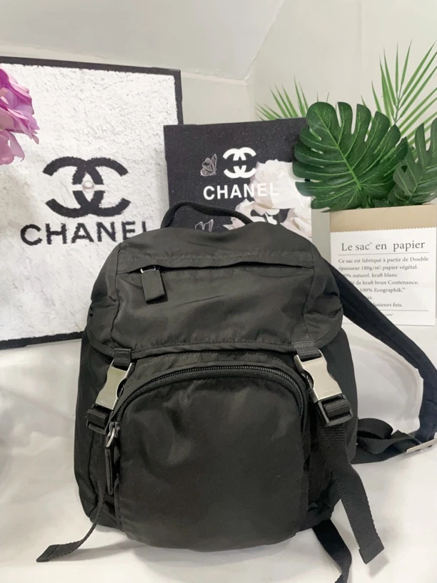 95新 Prada/普拉达 兔兔奢/普拉达双肩包/230510007