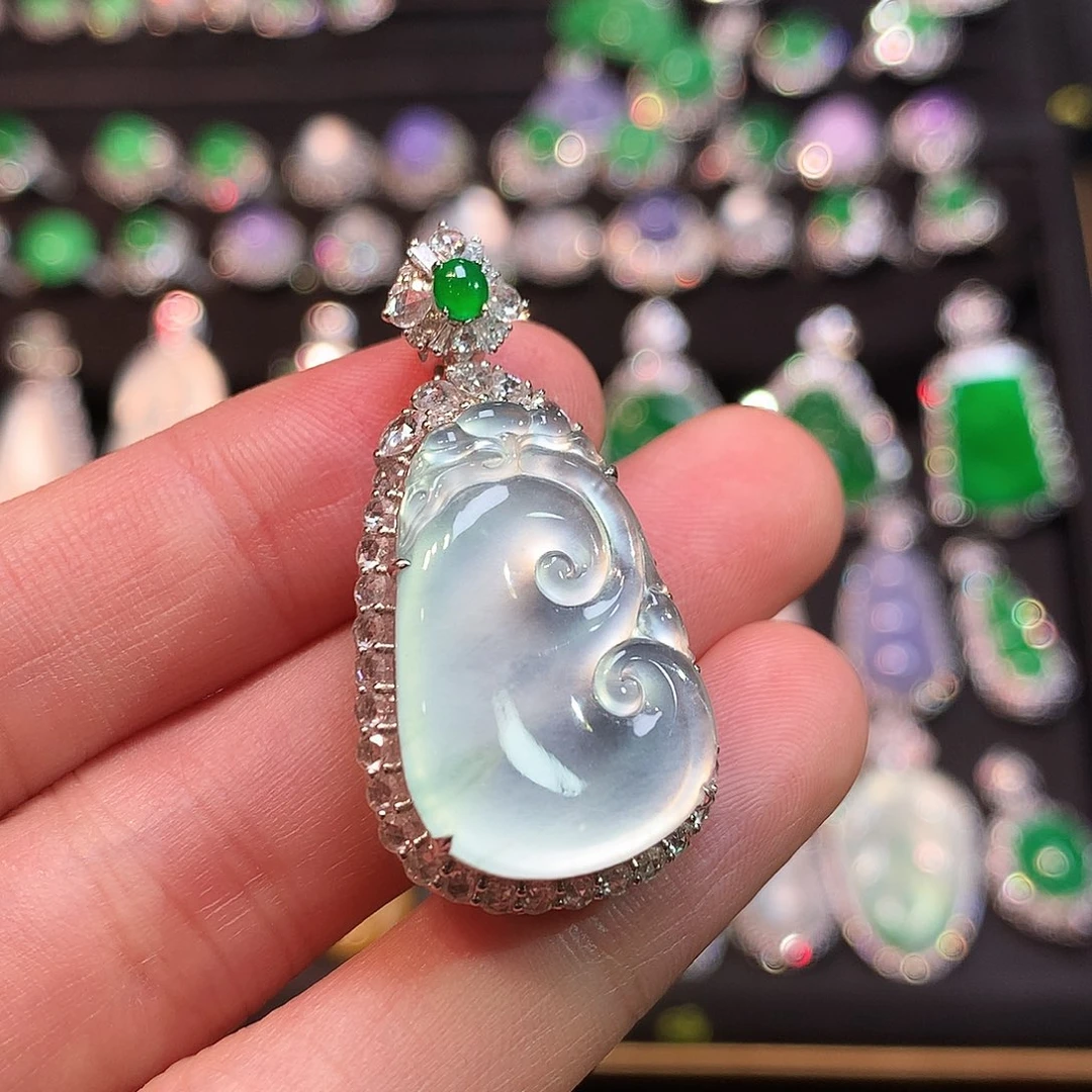 翡翠18K金镶嵌吊坠(赠链)玻璃种金丝绿如意吊坠