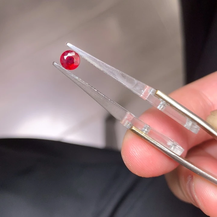 红宝石裸石未镶嵌