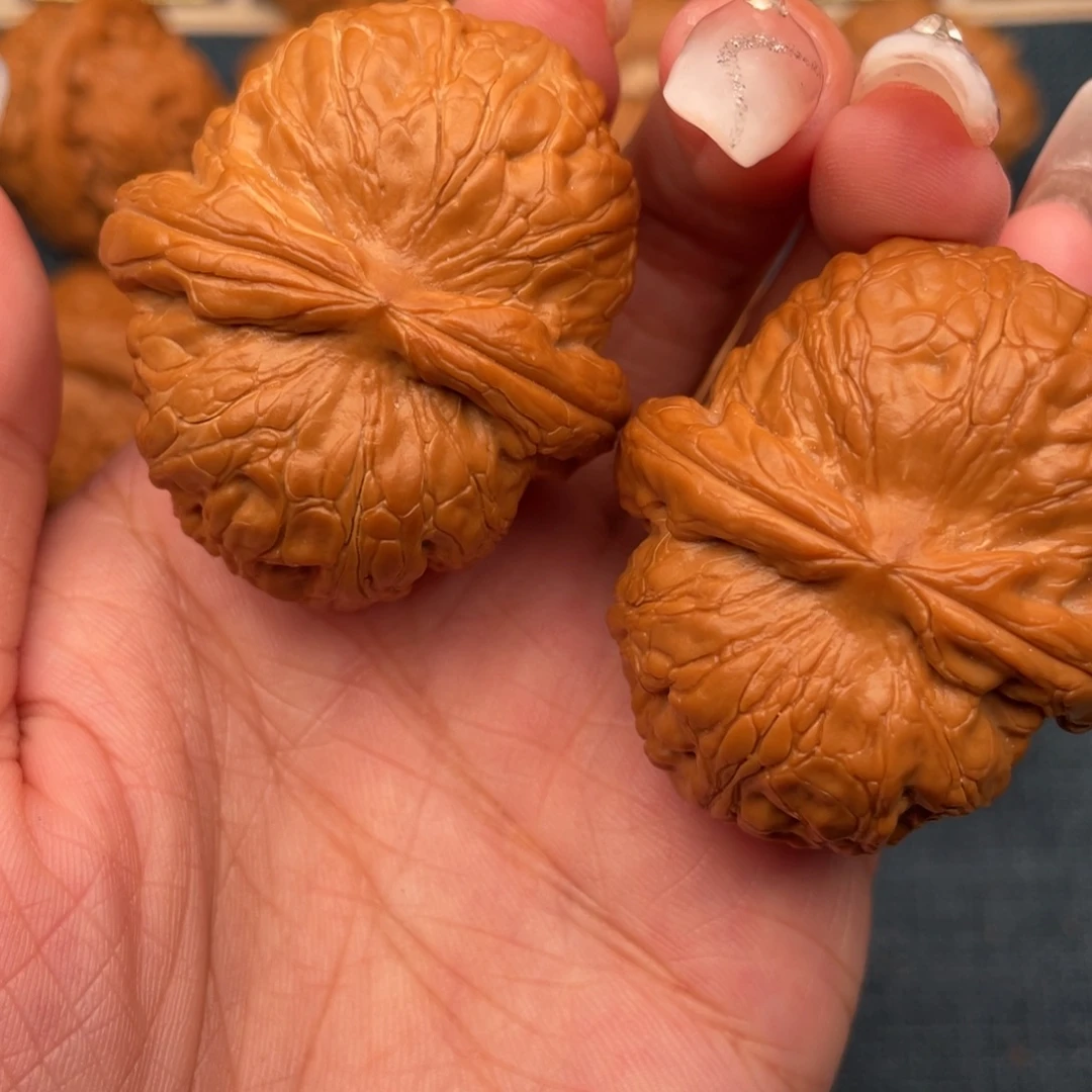 把件文玩核桃45全品红皮元宝。