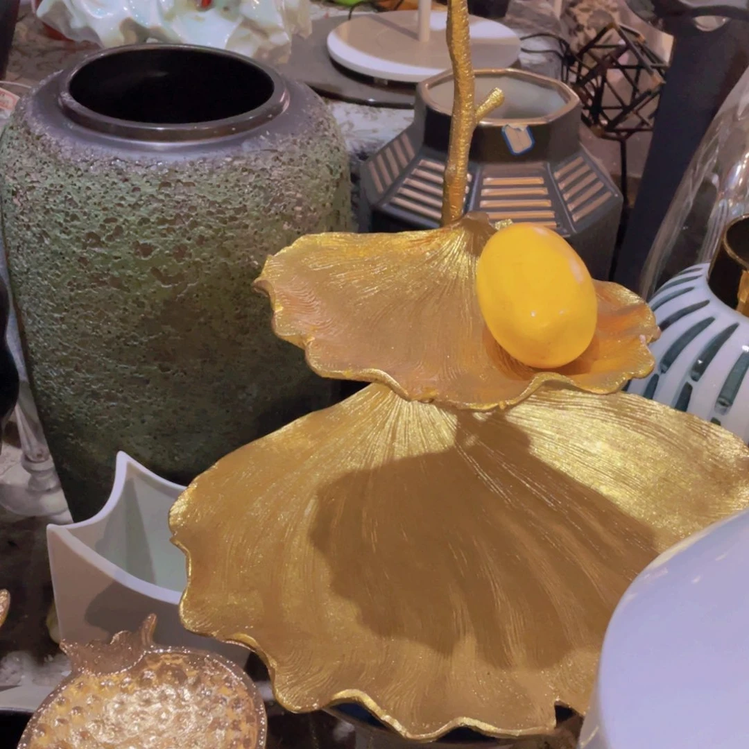 陶瓷花瓶，仿真绿植。