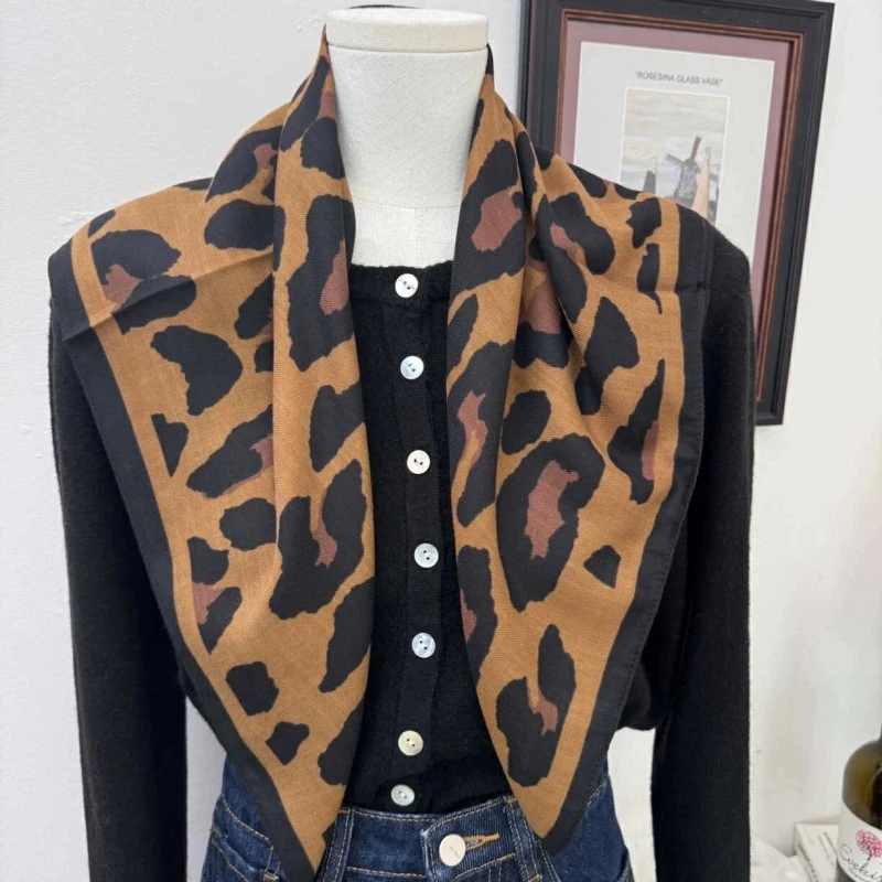 （2031）豹纹咖色方巾70*70时尚百搭布料