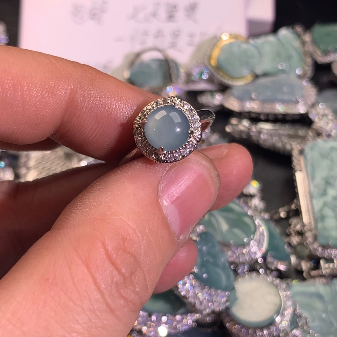 翡翠颈饰未镶嵌戒指