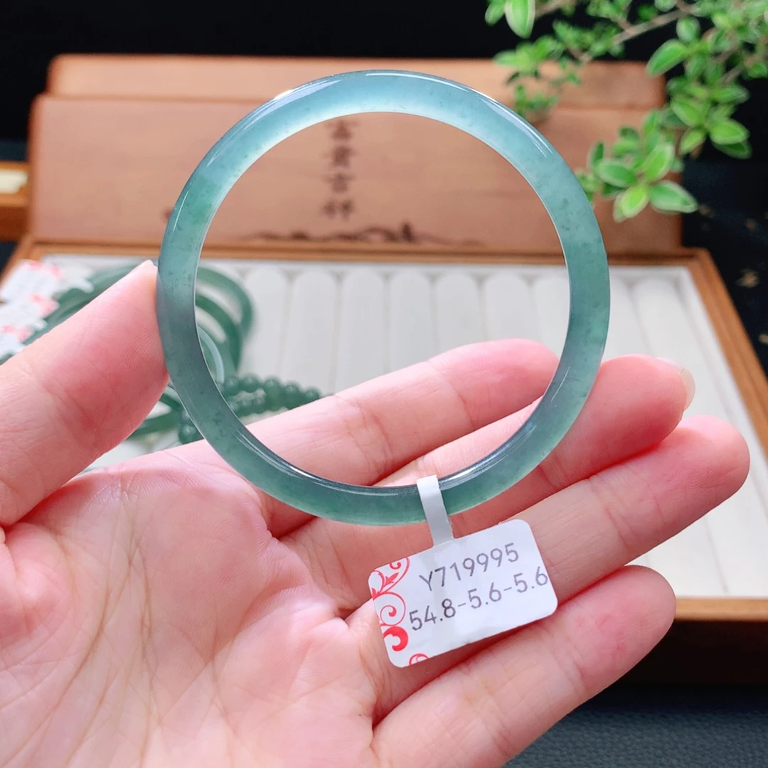 未镶嵌手镯（圆镯）翡翠