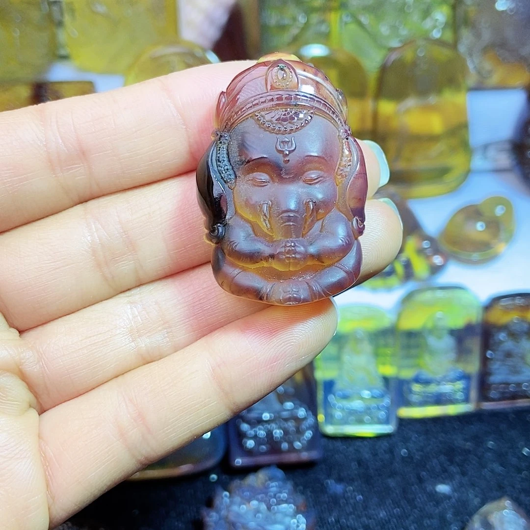 琥珀颈饰未镶嵌象神