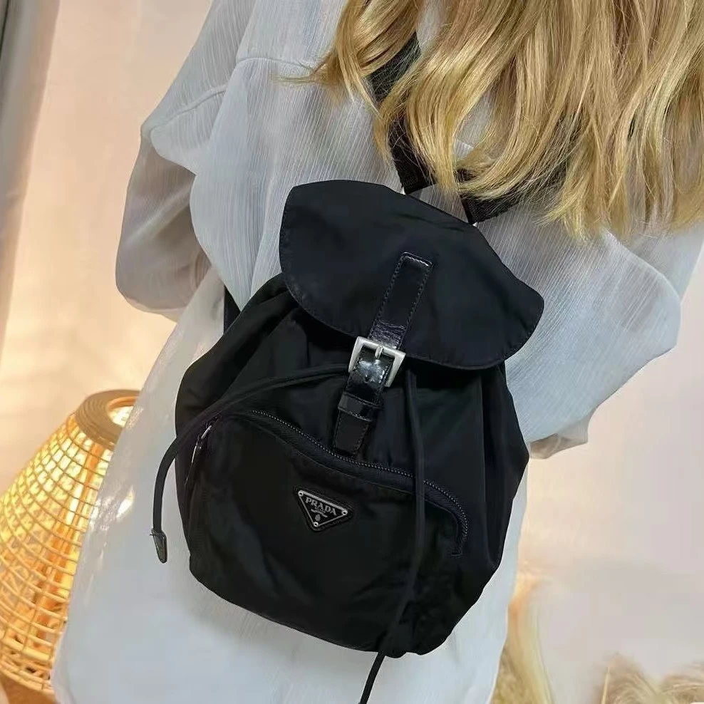95新 Prada/普拉达 95新prada黑色尼龙双肩包49491182