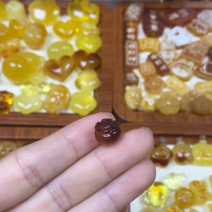 橄榄核吊坠小柿子134