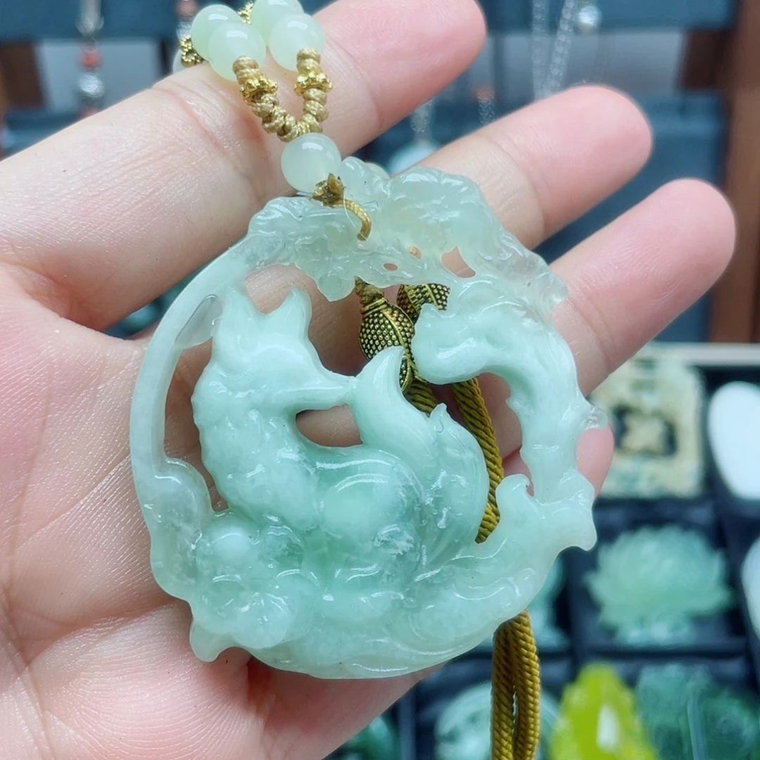 蛇纹石玉未镶嵌颈饰