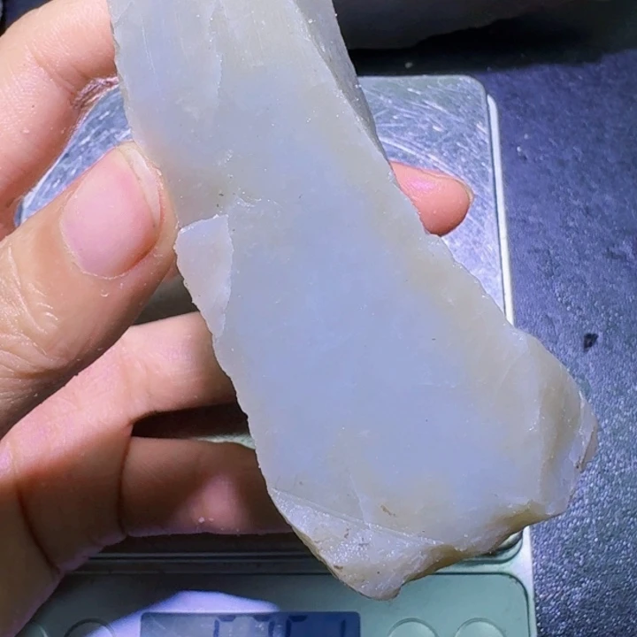 未镶嵌和田玉（糖玉）珠宝半成品