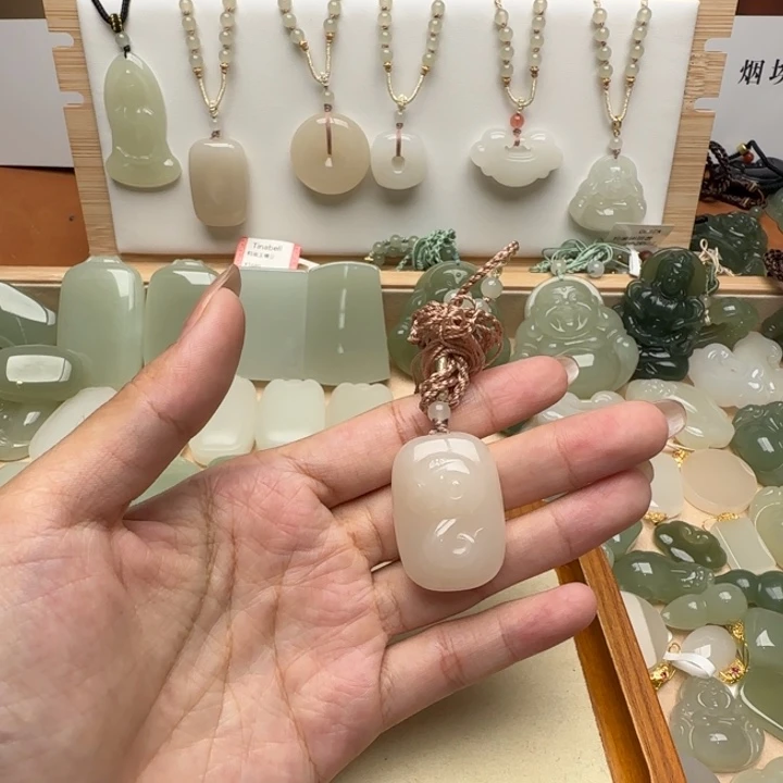 颈饰未镶嵌和田玉