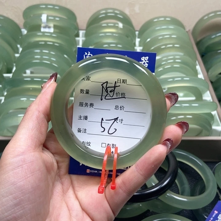 蛇纹石玉手镯未镶嵌陆*宸
