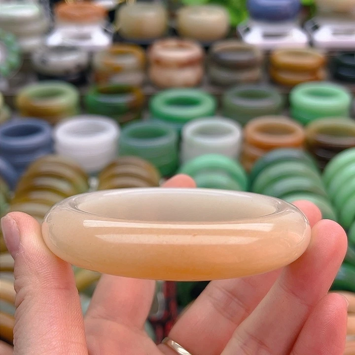 未镶嵌手镯（圆镯）石英质玉