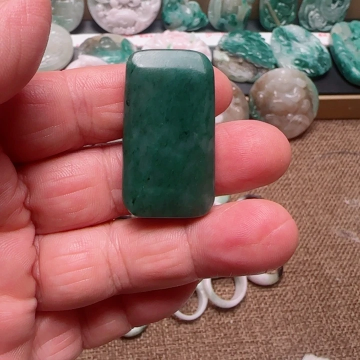 淡***志独山玉未镶嵌颈饰