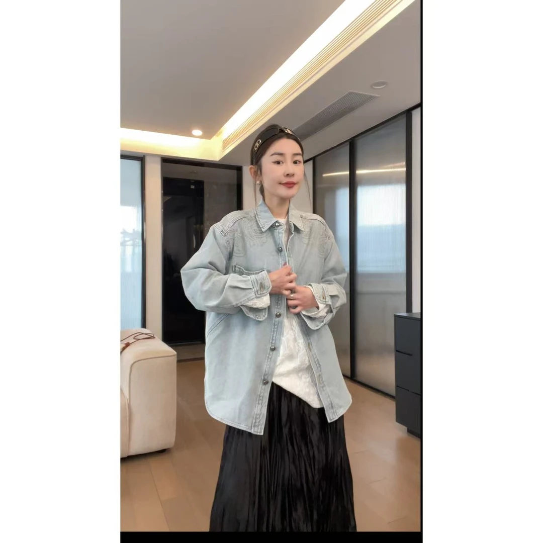 JOJO/玖了个玖 2025春 国风肩膀图腾刺绣经典衬衫牛仔衣 2502C477