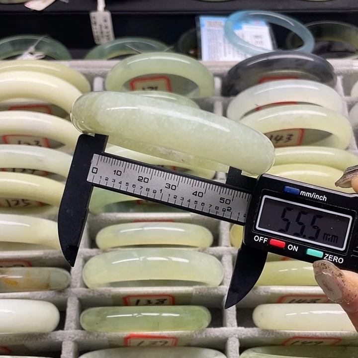 蛇纹石玉未镶嵌手镯159