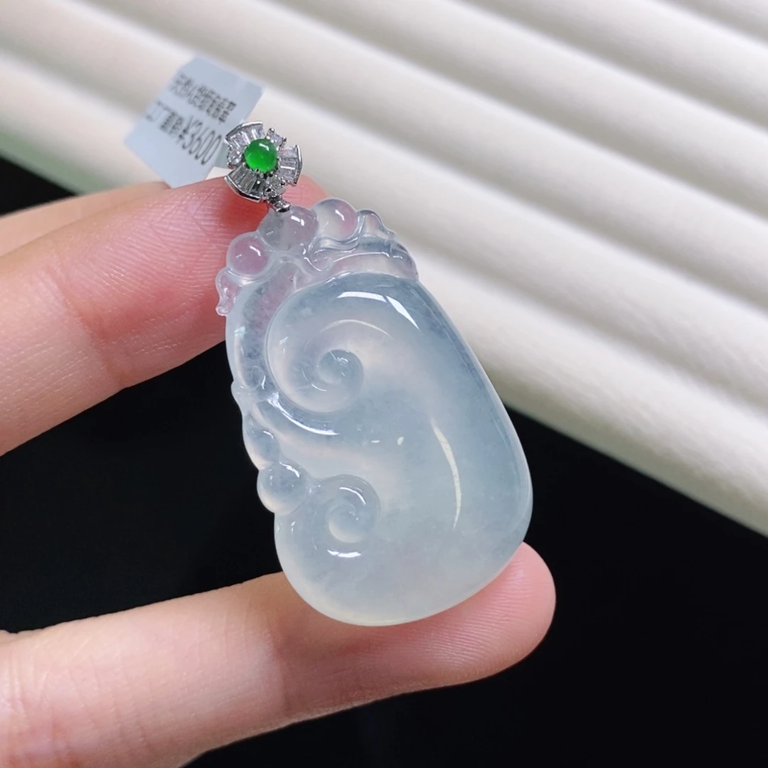 翡翠颈饰18K金镶嵌如意