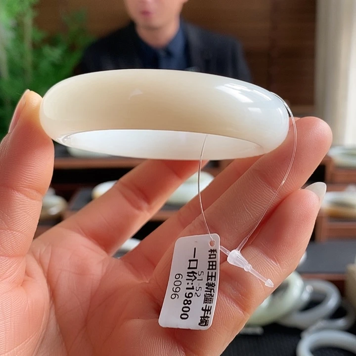 和田玉未镶嵌手镯6096