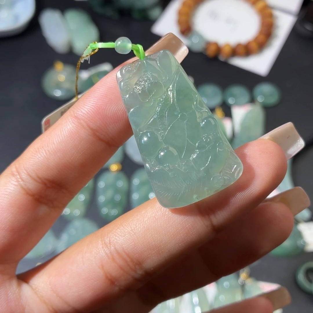 颈饰未镶嵌翡翠山水牌