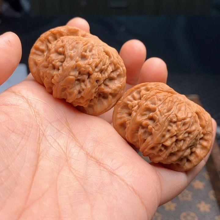 大***泥文玩核桃把件石子磨41尺