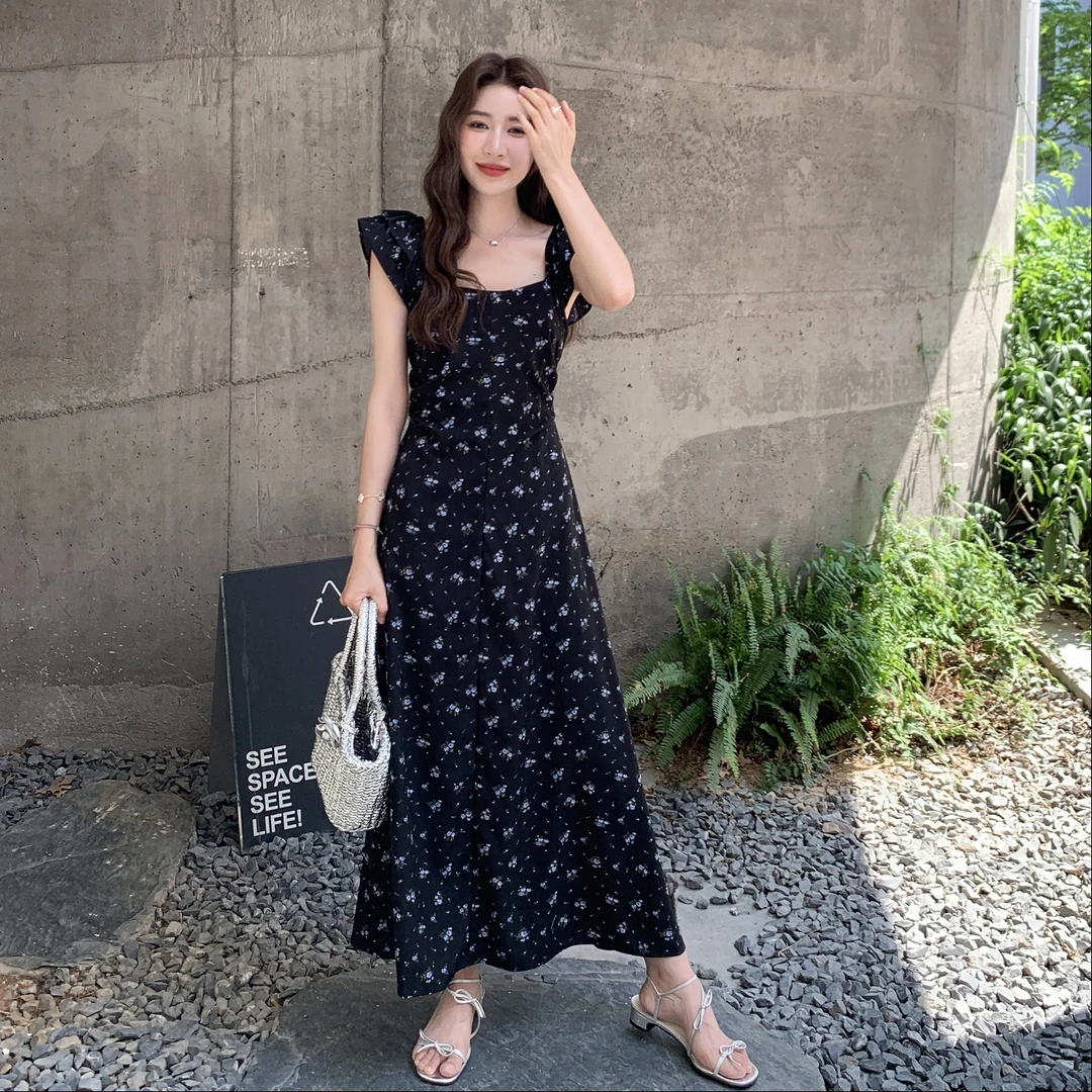 黑色法式高级感露背碎花连衣裙女夏新款轻熟风气质小飞袖方领长裙